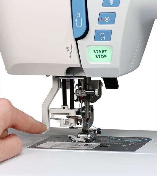 Šicí stroj Janome Skyline S7